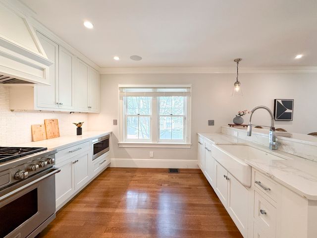 35 Willard St, Cambridge, MA 02138
