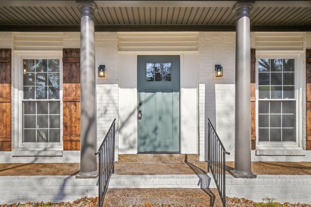 8132 Cloverland Dr, Nashville, TN 37211