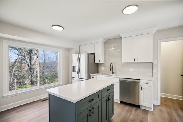 8132 Cloverland Dr, Nashville, TN 37211