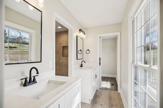 8132 Cloverland Dr, Nashville, TN 37211