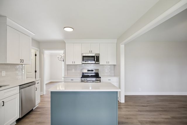 8132 Cloverland Dr, Nashville, TN 37211