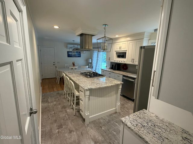 4 Lynnfield Drive, Queensbury, NY 12804