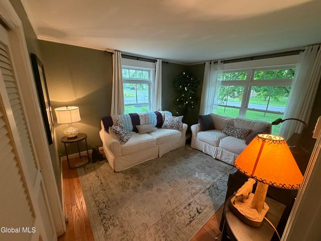 4 Lynnfield Drive, Queensbury, NY 12804