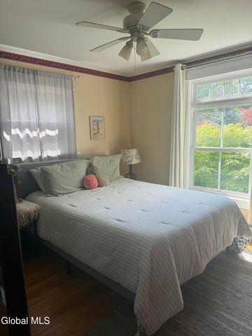 4 Lynnfield Drive, Queensbury, NY 12804