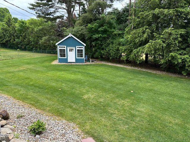 4 Lynnfield Drive, Queensbury, NY 12804