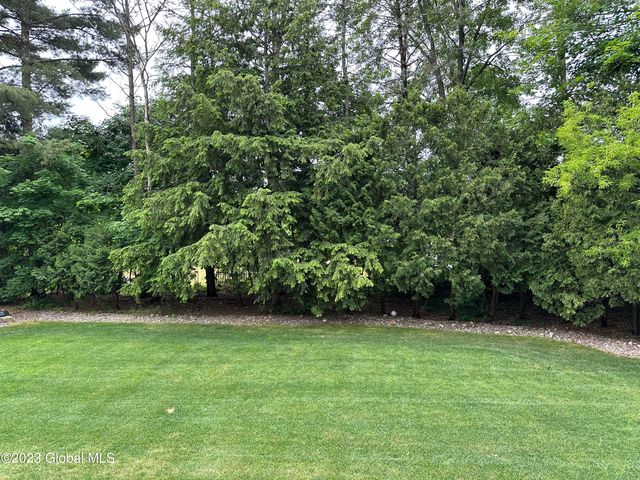 4 Lynnfield Drive, Queensbury, NY 12804