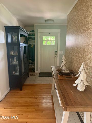 4 Lynnfield Drive, Queensbury, NY 12804