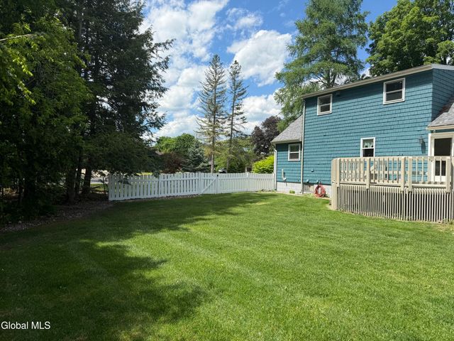 4 Lynnfield Drive, Queensbury, NY 12804