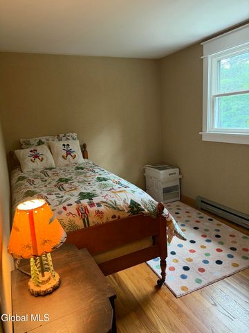 4 Lynnfield Drive, Queensbury, NY 12804