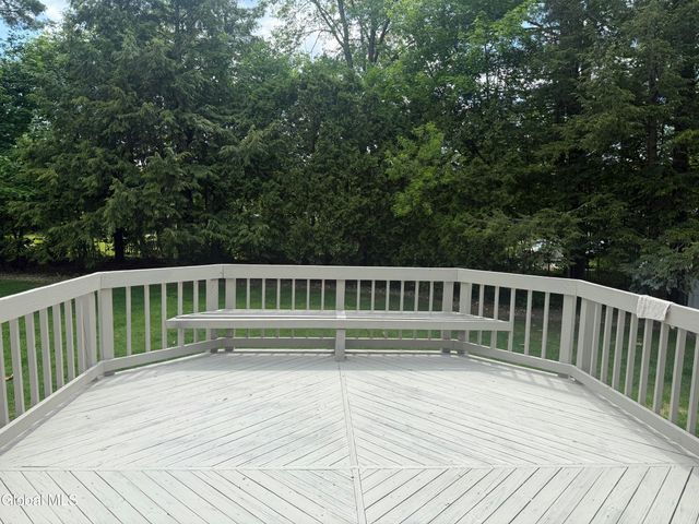 4 Lynnfield Drive, Queensbury, NY 12804