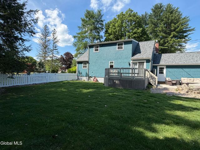 4 Lynnfield Drive, Queensbury, NY 12804
