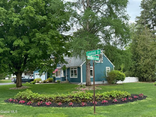 4 Lynnfield Drive, Queensbury, NY 12804