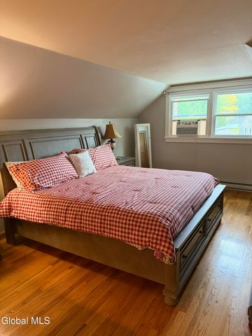 4 Lynnfield Drive, Queensbury, NY 12804