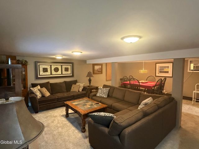 4 Lynnfield Drive, Queensbury, NY 12804
