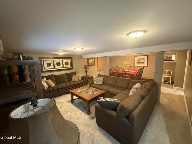 4 Lynnfield Drive, Queensbury, NY 12804