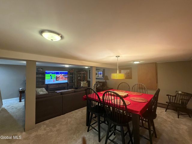 4 Lynnfield Drive, Queensbury, NY 12804