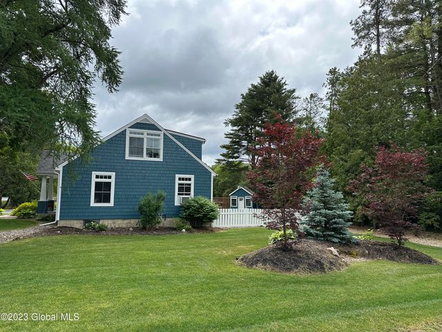 4 Lynnfield Drive, Queensbury, NY 12804