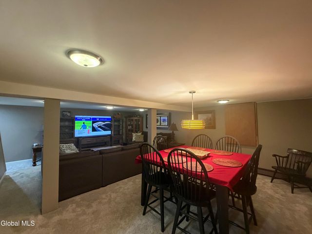 4 Lynnfield Drive, Queensbury, NY 12804