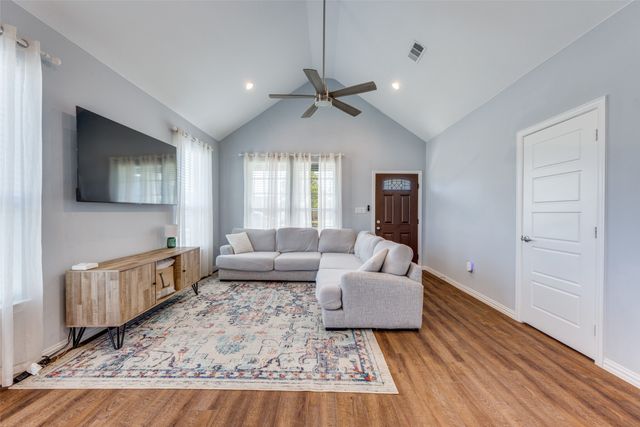 308 E Houston Street, Leonard, TX 75452