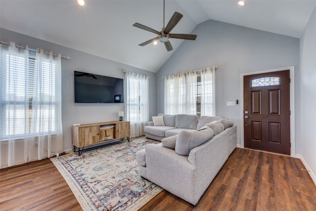 308 E Houston Street, Leonard, TX 75452