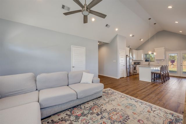 308 E Houston Street, Leonard, TX 75452