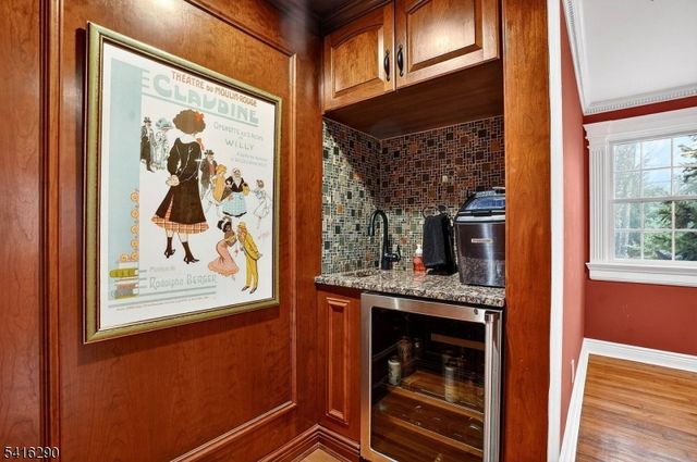 8 Hemlock Ln, Kinnelon Boro, NJ 07405