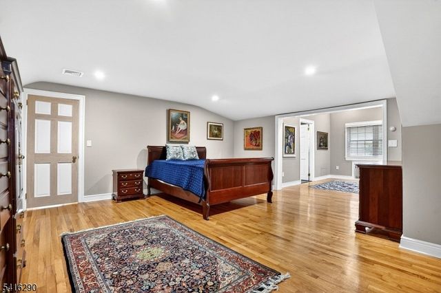 8 Hemlock Ln, Kinnelon Boro, NJ 07405