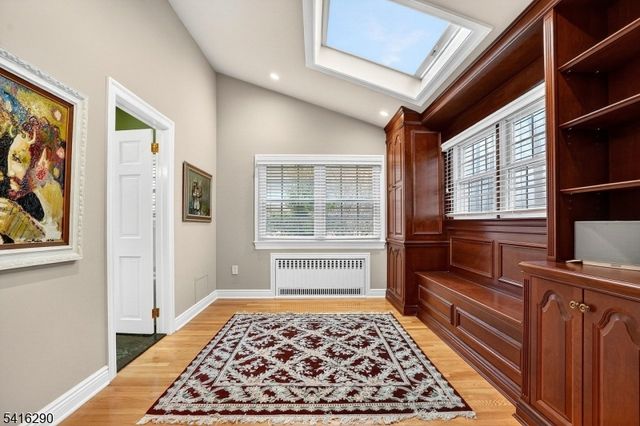 8 Hemlock Ln, Kinnelon Boro, NJ 07405