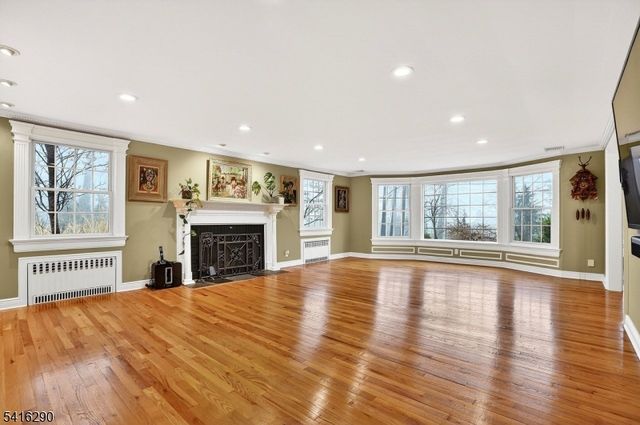 8 Hemlock Ln, Kinnelon Boro, NJ 07405