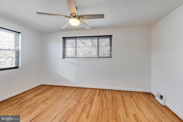 5864 EASTERN AVE NE, Washington, DC 20011