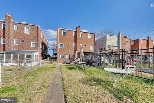 5864 EASTERN AVE NE, Washington, DC 20011