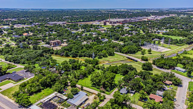 1024 Alvarado Street, Cleburne, TX 76031