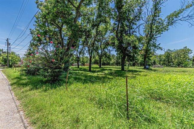 1024 Alvarado Street, Cleburne, TX 76031