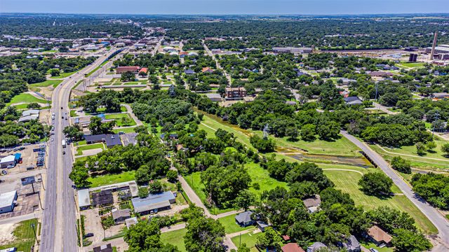 1024 Alvarado Street, Cleburne, TX 76031