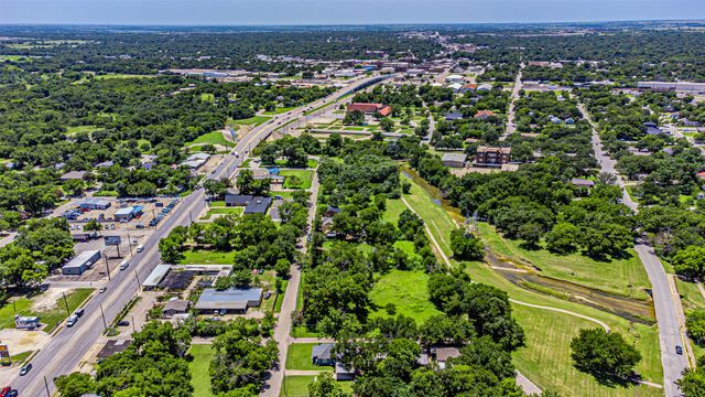 1024 Alvarado Street, Cleburne, TX 76031