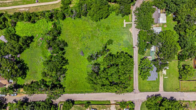 1024 Alvarado Street, Cleburne, TX 76031