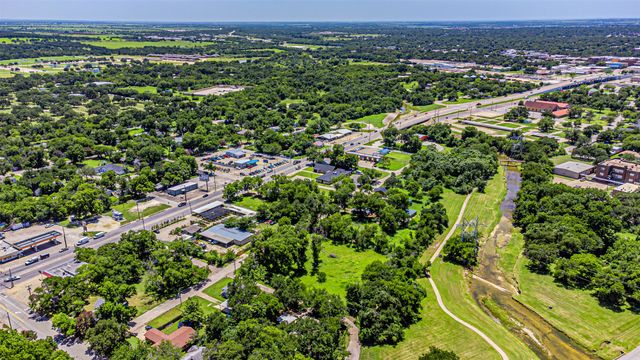 1024 Alvarado Street, Cleburne, TX 76031