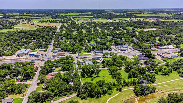 1024 Alvarado Street, Cleburne, TX 76031