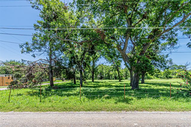 1024 Alvarado Street, Cleburne, TX 76031