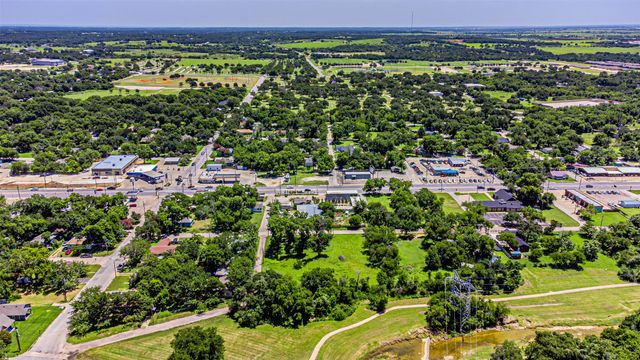 1024 Alvarado Street, Cleburne, TX 76031