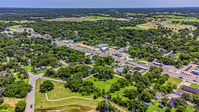 1024 Alvarado Street, Cleburne, TX 76031