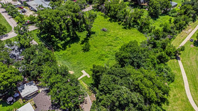 1024 Alvarado Street, Cleburne, TX 76031