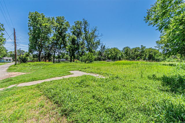 1024 Alvarado Street, Cleburne, TX 76031