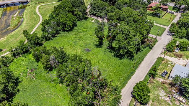 1024 Alvarado Street, Cleburne, TX 76031