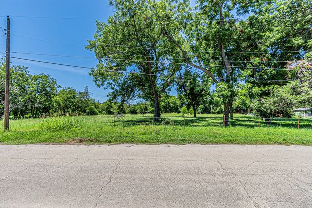 1024 Alvarado Street, Cleburne, TX 76031