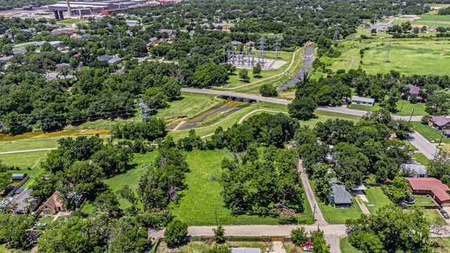 1024 Alvarado Street, Cleburne, TX 76031