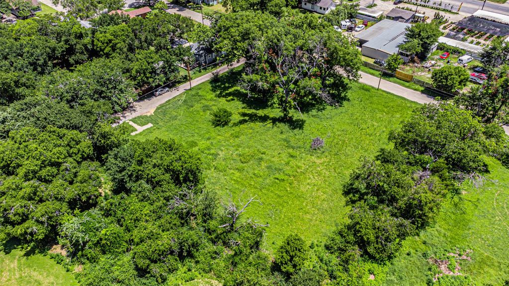 1024 Alvarado Street, Cleburne, TX 76031