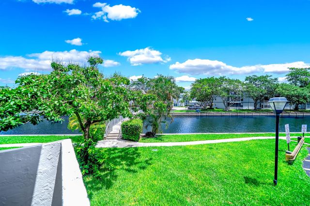 8320 Sands Point Blvd 208M, Tamarac, FL 33321