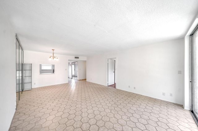 8320 Sands Point Blvd 208M, Tamarac, FL 33321