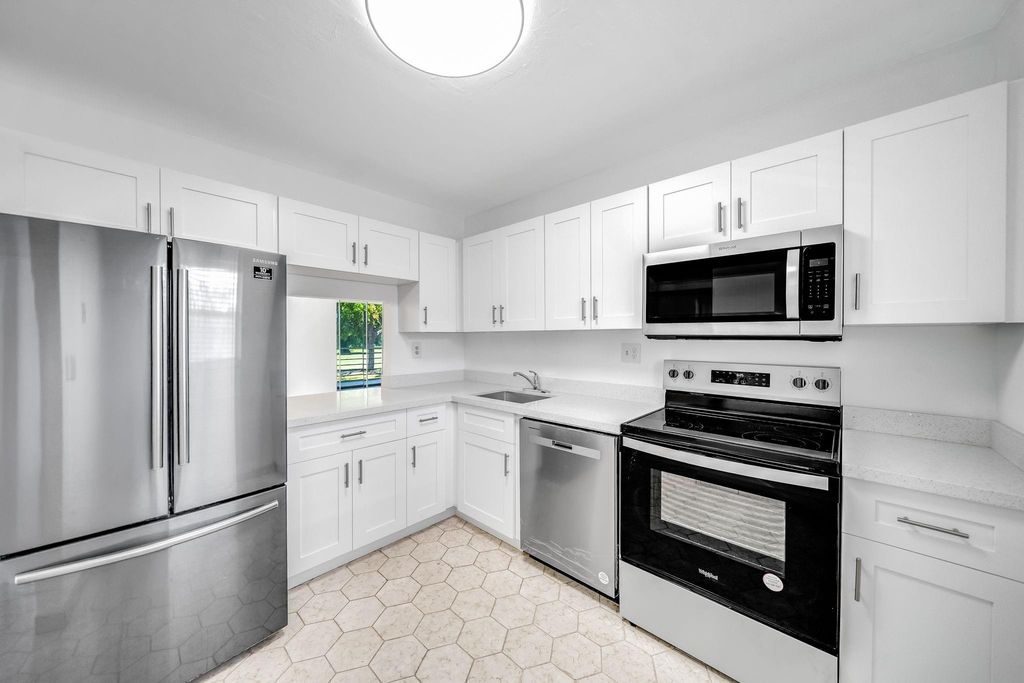 8320 Sands Point Blvd 208M, Tamarac, FL 33321